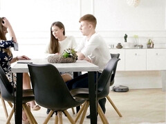 Sucer une bite, Brunette brune, Queue, Cuisine, Chatte, Russe, Plan cul à trois, Nénés