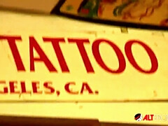 Grosse titten, Blondine, Vollbusig, Milf, Realität, Erotischer film, Solo, Tätowierung