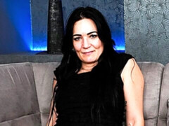 Leie, Grosser arsch, Grosse titten, Fingern, Masturbation, Milf, Solo, Entkleiden