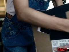 Penelope Woods fucks a delivery man