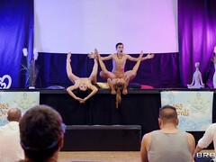 Tussi, Grosse titten, Blasen, Vollbusig, Frau frau mann, Hardcore, Hd, Flotter dreier