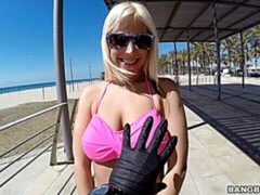 Grosser arsch, Grosser schwanz, Grosse titten, Blasen, Hundestellung, Milf, Geld, Im freien