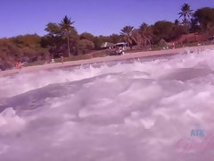 Blondine, Blasen, Freundin, Öffentlich, Geschwollene nippel, Muschi, Rasiert, Jungendliche (18+)