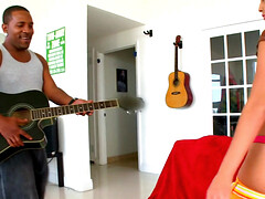 Sucer une bite, Brunette brune, Tir de sperme, Branlette thaïlandaise, Hd, Fille latino, Seins naturels, Serré