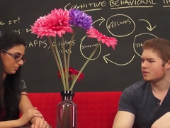 Nana, Grosse bite, Gros seins, Sucer une bite, Brunette brune, Tir de sperme, En levrette, Seins naturels