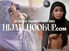 Coulisses, Preservatif, En levrette, Lunettes, Énorme, Mère que j'aimerais baiser, Monstre, Se déshabiller