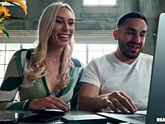 Grote kont, Grote lul, Grote mammen, Blond, Pijpbeurt, Hondjeshouding, Mager, Tiener