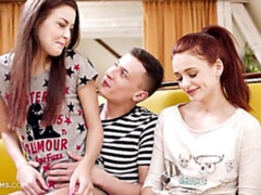 Erstaunlich, Hundestellung, Frau frau mann, Rotschopf, Dürr, Jungendliche (18+), Flotter dreier, Titten