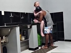 Bisexuelle, Sucer une bite, Attrapée, Homosexuelle, Hard, Interracial, Embrassement, Sous la jupe