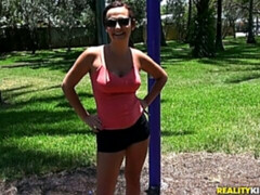 Amateur, Gros cul, Sucer une bite, En levrette, Seins naturels, Pov, Rasée, Adolescente