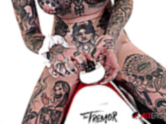 Masturbatie, Geschoren, Tatoeage