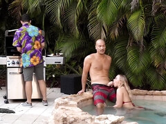 Tussi, Bikini, Blasen, Behaart, Im freien, Pool, Muschi, Reiten