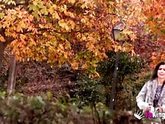 Grote kont, Grote mammen, Pijpbeurt, Bruinharig, Europees, Moeder die ik wil neuken, Buiten, Openbaar