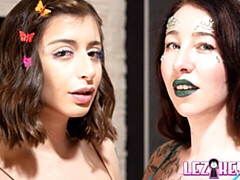 Grote kont, Grote mammen, Vingeren, Lesbisch, Ondergoed, Masturbatie, Kut duiken, Tieten likken