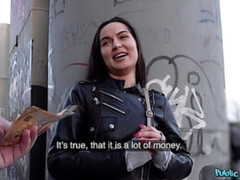 Kont, Hondjeshouding, Europees, Buiten, Openbaar, Kut duiken, Kort haar, Tatoeage