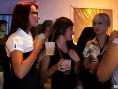 Naakte man aangeklede vrouw, Pop, Groep, Hd, Feest, Kousen, Swinger, Tatoeage