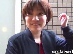 Brazen Chinese sweethearts demonstrate booty and beaver in public