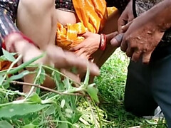 Desi Aunty Outdoor Fuck Part 2 - Hindi Full Video with Cumshot and Blowjob