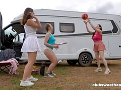 18 летние, Большие сиськи, Лизание, Голышом, На природе, Киски, Молоденькие, Втроем