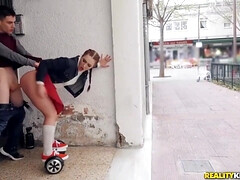 Blasen, Braunhaarige, Hardcore, Natürlichen titten, Im freien, Zierlich, Realität, Titten