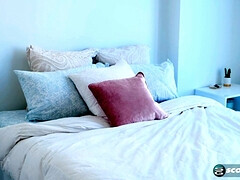 Grote mammen, Blond, Handbeurt, Hakken, Likken, Natuurlijke tieten, Kut duiken, Zuigen