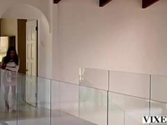 Blasen, Braunhaarige, Brille, Lecken, Lingerie, Natürlichen titten, Muschi, Reiten