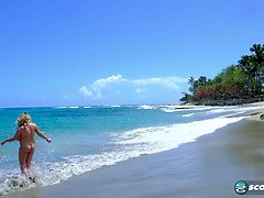 Bikini, Blondine, Braunhaarige, Vollbusig, Süss, Natürlich, Natürlichen titten, Pool