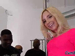 Sucer une bite, Bukkaké, Faciale, Partouze, Groupe, Masturbation, Maigrichonne, Adolescente