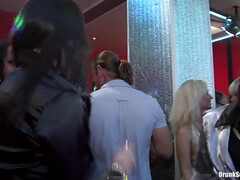 Grosser arsch, Grosse titten, Blasen, Spermaladung, Handjob, Hardcore, Milf, Orgie