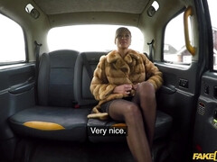 Blond, Pijpbeurt, Auto, Hakken, Moeder die ik wil neuken, Geld, Kort haar, Kousen