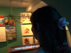 Enthousiasteling, Flashing, Vriendin, Masturbatie, Buiten, Gezichtspunt, Roken, Plagen