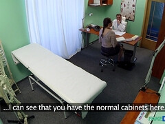 Leie, Blasen, Braunhaarige, Tschechisch, Arzt, Handjob, Büro, Uniform