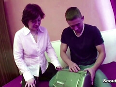 Grosse titten, Geile alte tussi, Erstes mal, Riesig, Mutti, Schreiend, Jungendliche (18+), Titten