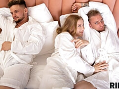 18 ans, Cul, Grosse bite, Sucer une bite, En levrette, Seins naturels, Adolescente, Nénés