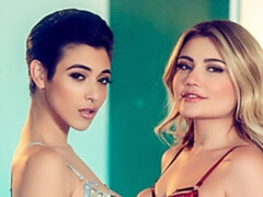 Grosser arsch, Fingern, Küssen, Lesbisch, Lecken, Rasiert, Strümpfe, Entkleiden