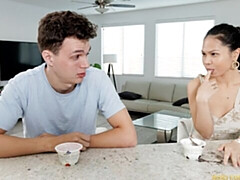 Grote kont, Grote lul, Pijpbeurt, Bruinharig, Hondjeshouding, Natuurlijke tieten, Tiener, Tieten likken