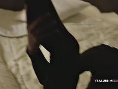 Lieveling, Grote mammen, Pijpbeurt, Bruinharig, Sperma shot, Handbeurt, Tiener, Tieten likken