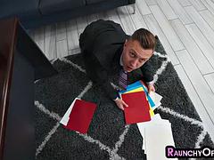 Красотки, Большие сиськи, Смазливые, Милф, В офисе, Секретарша, Тату, Под юбкой