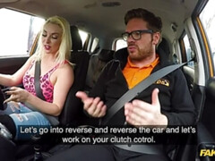 Gros seins, Voiture, Faciale, Branlette thaïlandaise, Léchez, De plein air, Pov, Chatte