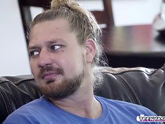 Asiatisch, Grosser schwanz, Grosse titten, Blasen, Kehlenfick, Zierlich, Schreiend, Jungendliche (18+)