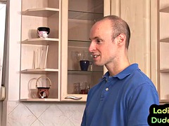 Красотки, Садо мазо, Брюнетки, Европейки, Каблуки, Трусики, Страпон, Втроем