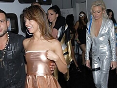 18 ans, Gros cul, Grosse bite, Sucer une bite, Brunette brune, Fête, Maigrichonne, Adolescente