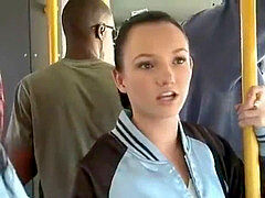 Asiatisch, Braunhaarige, Anfeuerer, Besamung, Doppelpenetration, Öffentlich, Jungendliche (18+), Flotter dreier