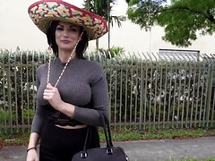 Amateur, Grosse bite, Gros seins, Sucer une bite, Bus, Plantureuse, Hard, Public