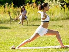 Penetracion con dedos, Lesbiana, Lamidas, Tetas naturales, Al aire libre, Afeitado, Flaco, Adolescente