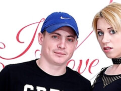 Leie, Blondine, Betrug, Hundestellung, Hardcore, Rasiert, Dürr, Tätowierung