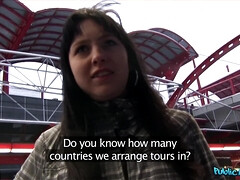 Sucer une bite, Rondelette, Éjaculation interne, Branlette thaïlandaise, De plein air, Pov, Public, Chatte