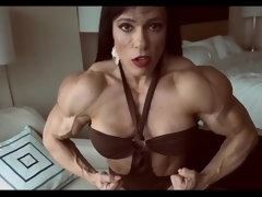 Rare video of muscled mom bodybuilder posing in bikini