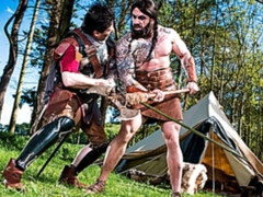 Grosser arsch, Grosse titten, Blasen, Hundestellung, Frau frau mann, Milf, Im freien, Flotter dreier