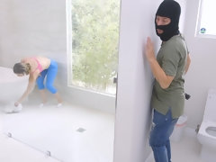 Grosse bite, Gros seins, Sucer une bite, Tromperie, En levrette, Masturbation, Surprise, Mouillée